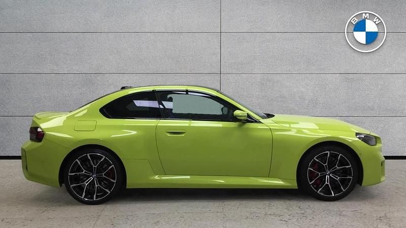 Begagnad BMW M2 Comfort Edition 473 HK (347 kW) 2025 Gul Sportkupé