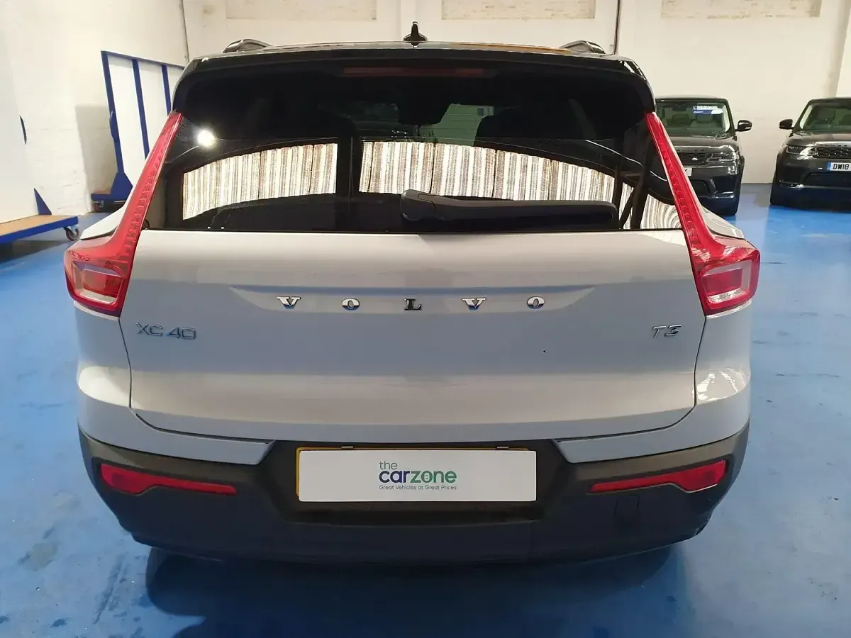 Used Volvo XC40 R-Design 163 HP (119 kW) 2022 Silver SUV
