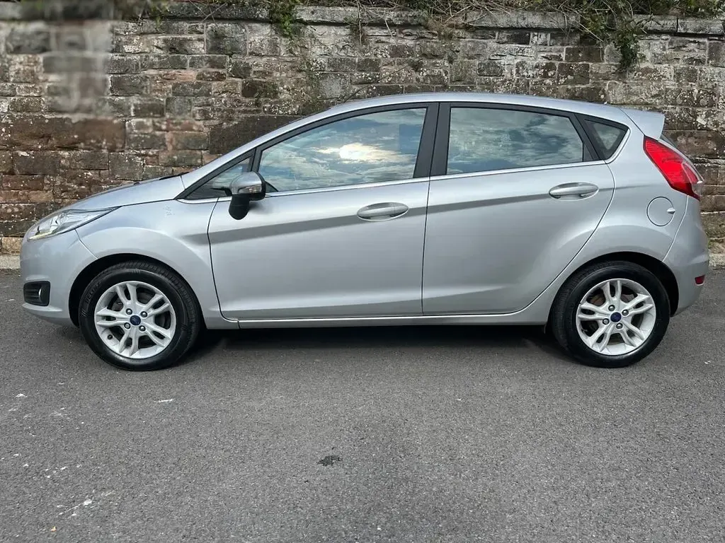 Used Ford Fiesta Zetec 82 HP (60 kW) 2015 Silver Hatchback