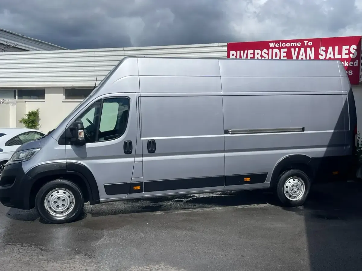 Usado Citroën Relay 140 HP (102 kW) 2021 Cinzento Van