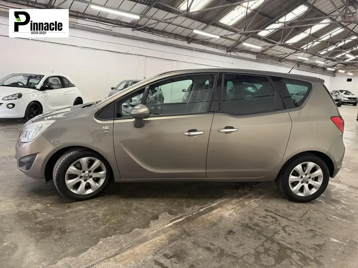 Used Vauxhall Meriva 100 HP (73 kW) 2011 Brown MPV