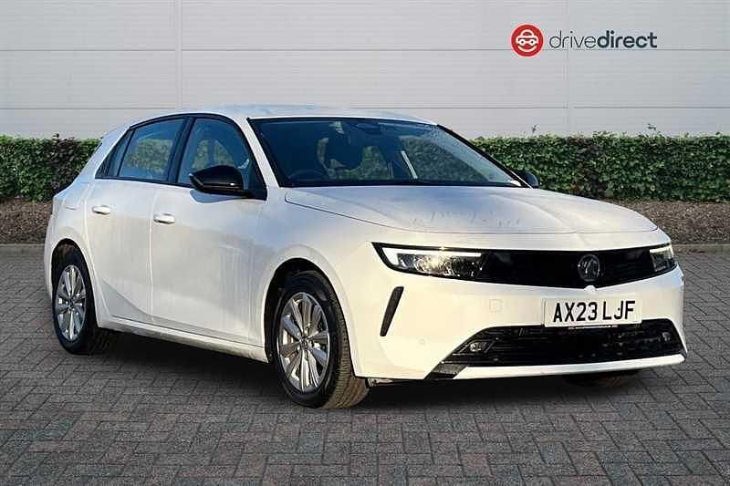 Used Vauxhall Astra Design Edition 110 HP (80 kW) 2023 White Hatchback