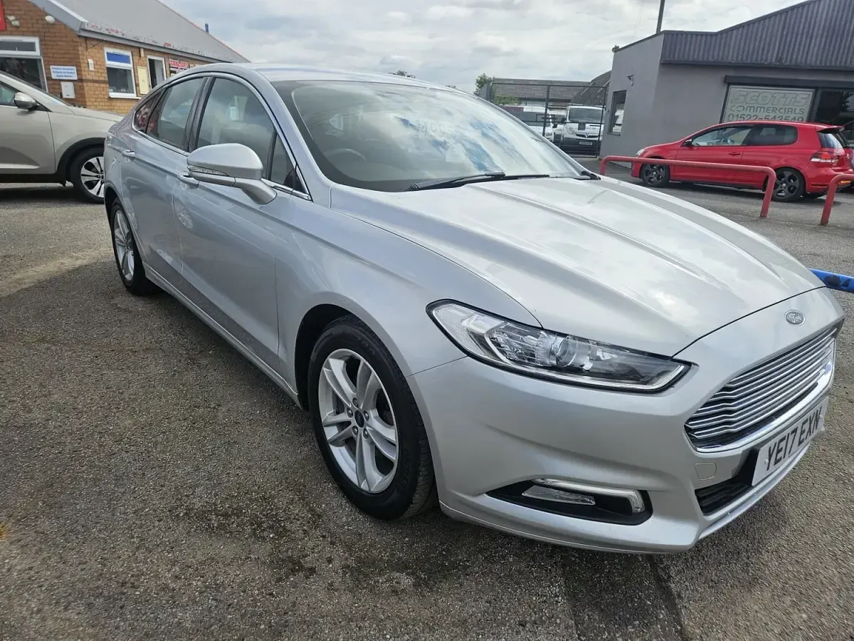 Used Ford Mondeo Zetec 147 HP (108 kW) 2017 Silver Hatchback