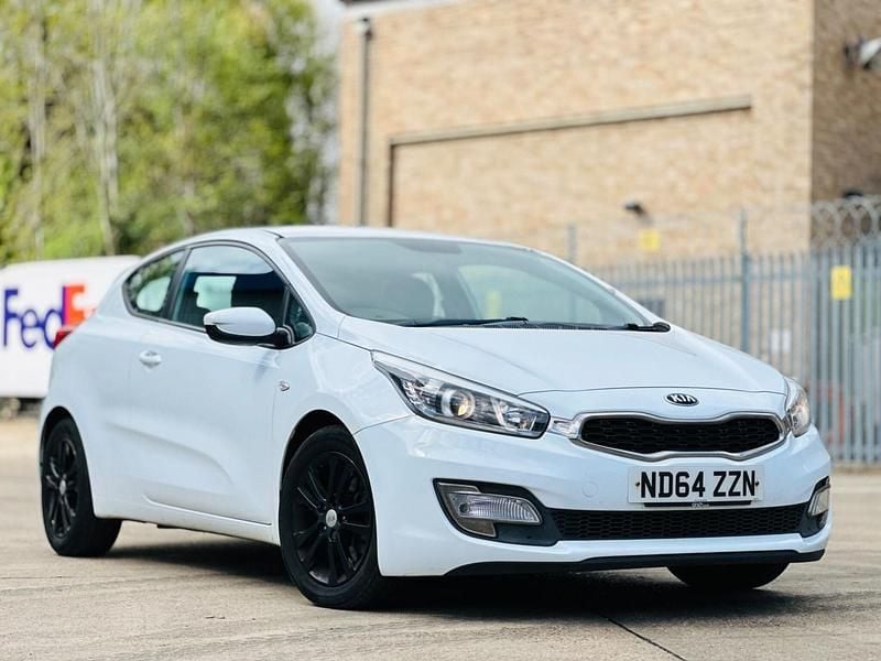 Used Kia ProCeed 98 HP (72 kW) 2015 White Hatchback
