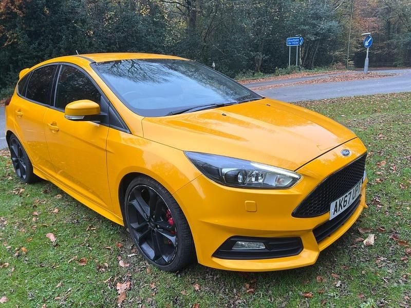 Used Ford Focus ST 185 HP (136 kW) 2018 Orange Hatchback