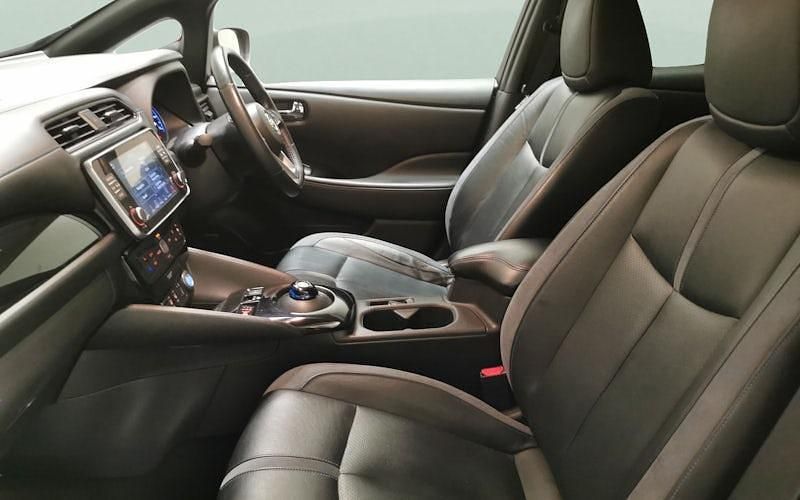 Used Nissan Leaf Tekna 160 kW (218 HP) 2022 Red Hatchback