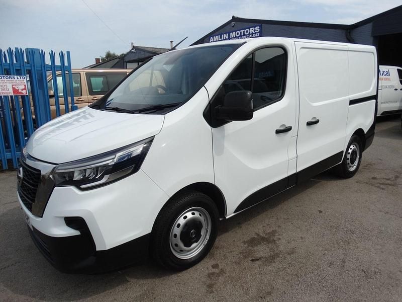 White Used 2022 Nissan Primastar Visia MPV | £12,999 (Super price) - Image 1/4