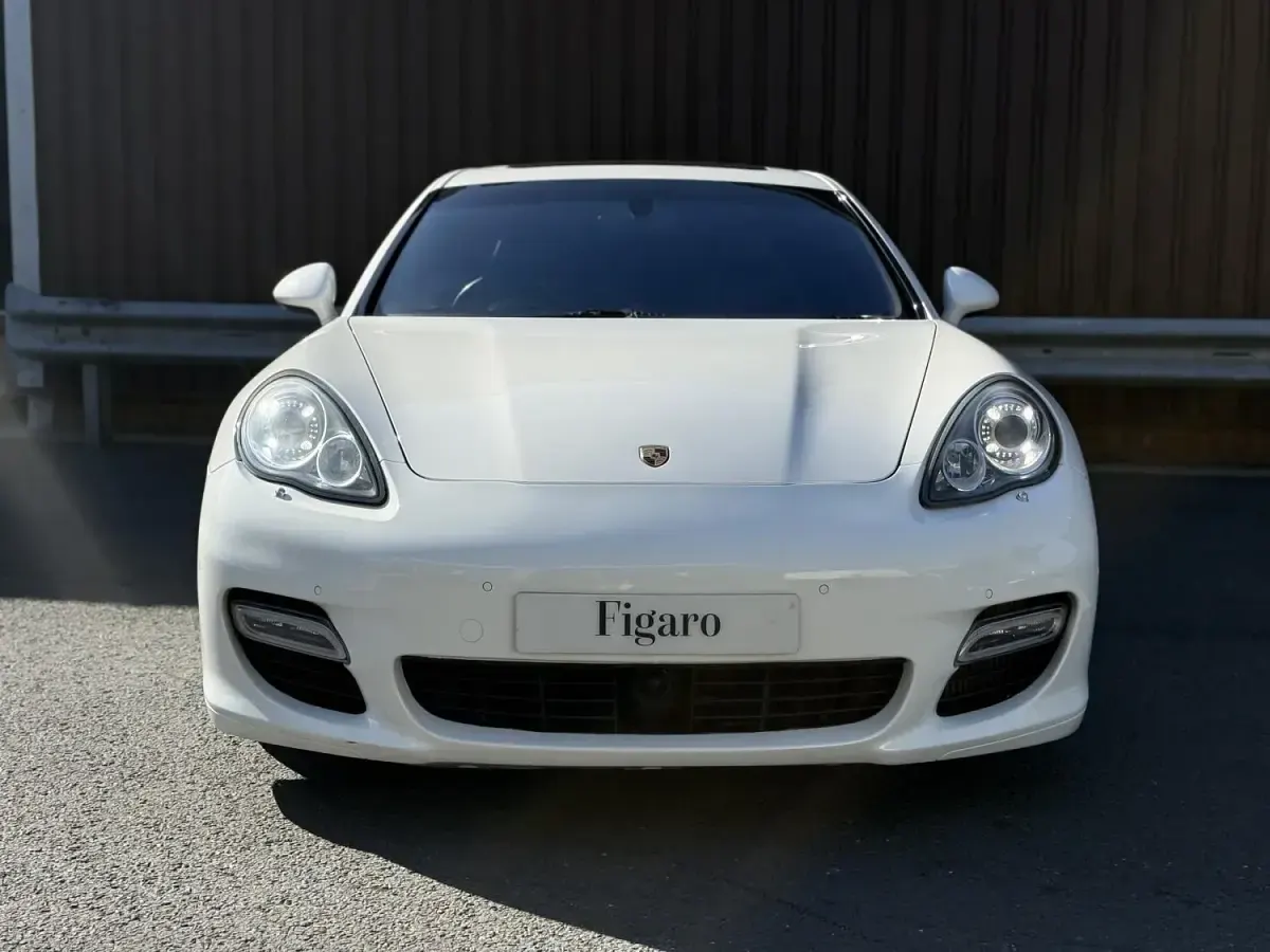 Used Porsche Panamera 2011 White Hatchback