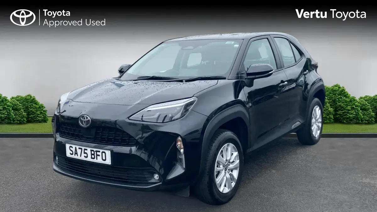 Used Toyota Yaris Hybrid 116 HP (85 kW) 2025 Eclipse black (metallic paint) Estate