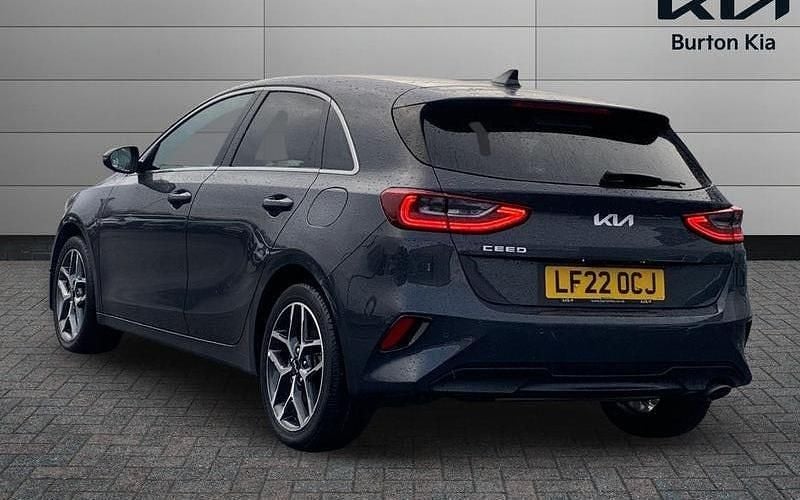 Used Kia Ceed 160 HP (117 kW) 2021 Hatchback