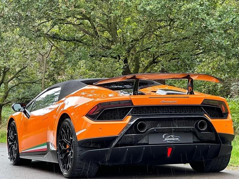 Used Lamborghini Huracán 631 HP (464 kW) 2018 Orange Cabriolet