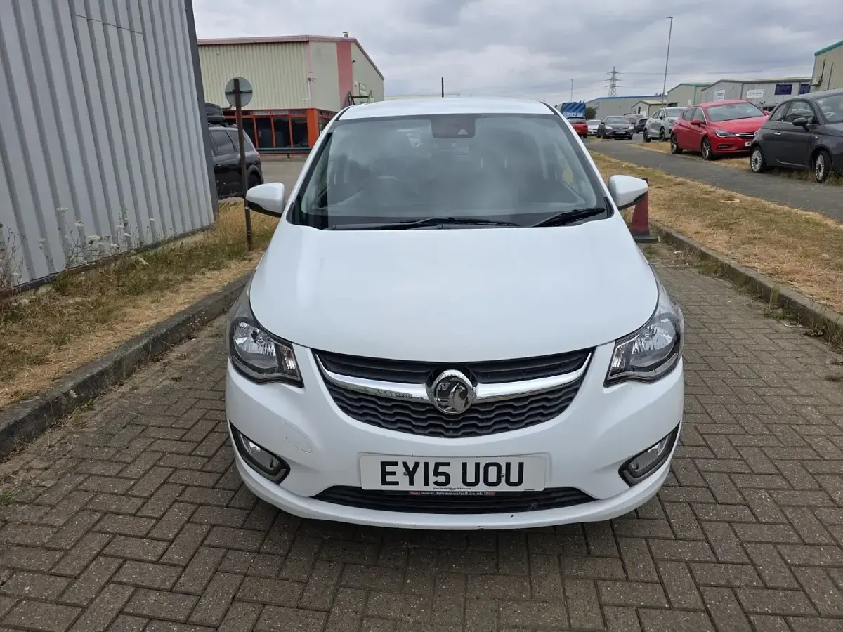 Used Vauxhall Viva 75 HP (55 kW) 2015 White Hatchback