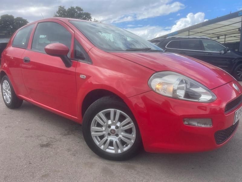 Red Used 2015 Fiat Punto Pop Hatchback | £1,495 (Super price) - Image 1/4