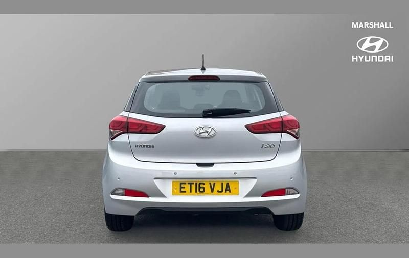 Used Hyundai i20 SE 83 HP (61 kW) 2016 Silver Hatchback