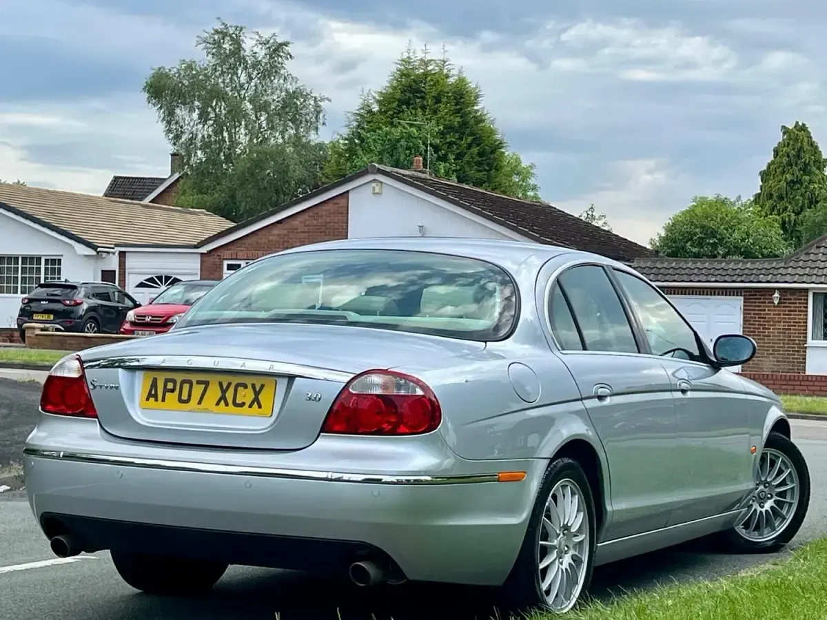 Usado Jaguar S-Type S 238 HP (175 kW) 2007 Prateado Sedan