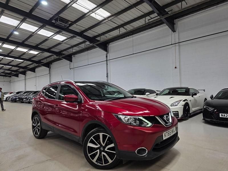 Used Nissan Qashqai S 110 HP (80 kW) 2016 Red SUV