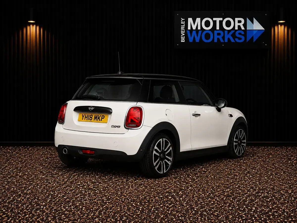 Used Mini Cooper Hatch 136 HP (100 kW) 2018 White Hatchback