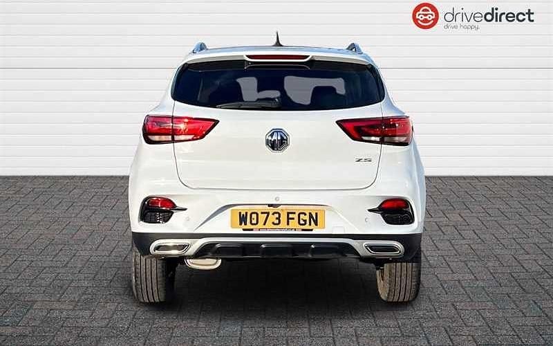 Used MG ZS Exclusive 111 HP (81 kW) 2024 White Hatchback