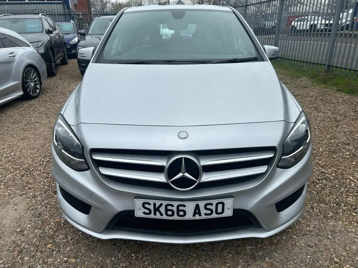 Begagnad Mercedes B180 AMG line 109 HK (80 kW) 2017 Silver Minibuss