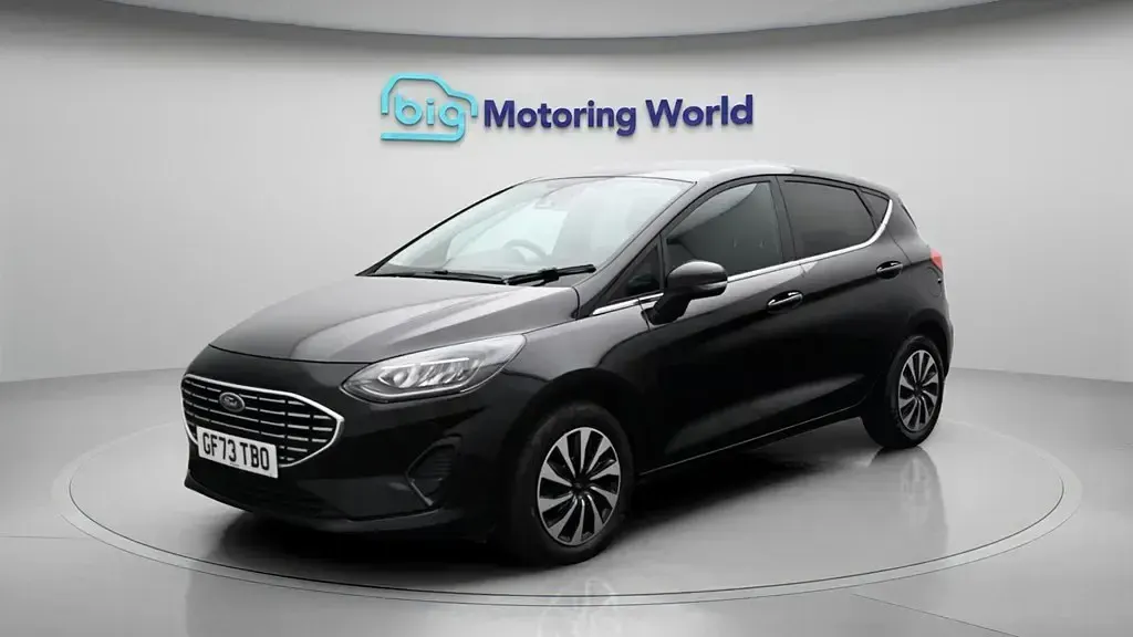 Begagnad Ford Fiesta Titanium 100 HK (73 kW) 2023 Svart Halvkombi