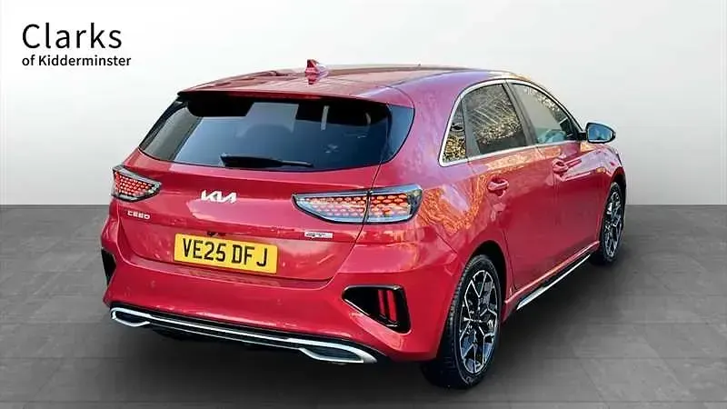 Używany Kia Ceed GT-Line 138 KM (101 kW) 2025 Czerwony Hatchback