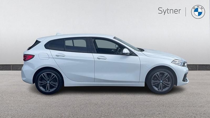 Used BMW 118 Sport Line 136 HP (100 kW) 2022 White Hatchback