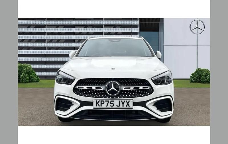 Used Mercedes GLA200 Executive 150 HP (110 kW) 2025 White SUV