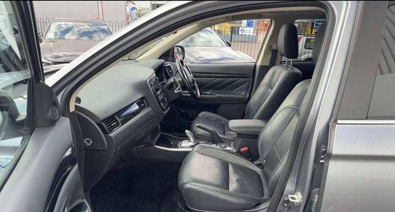Used Mitsubishi Outlander P-HEV 2015 Grey SUV