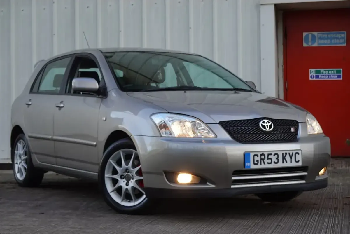 Used Toyota Corolla Sport 192 HP (141 kW) 2004 Silver Hatchback