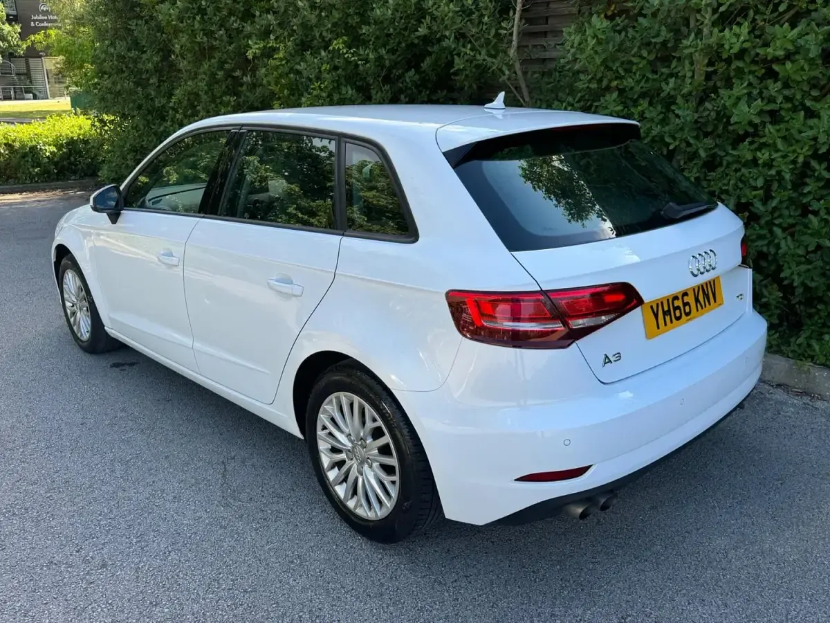 Used Audi A3 Sportback S-Line 150 HP (110 kW) 2016 White Hatchback