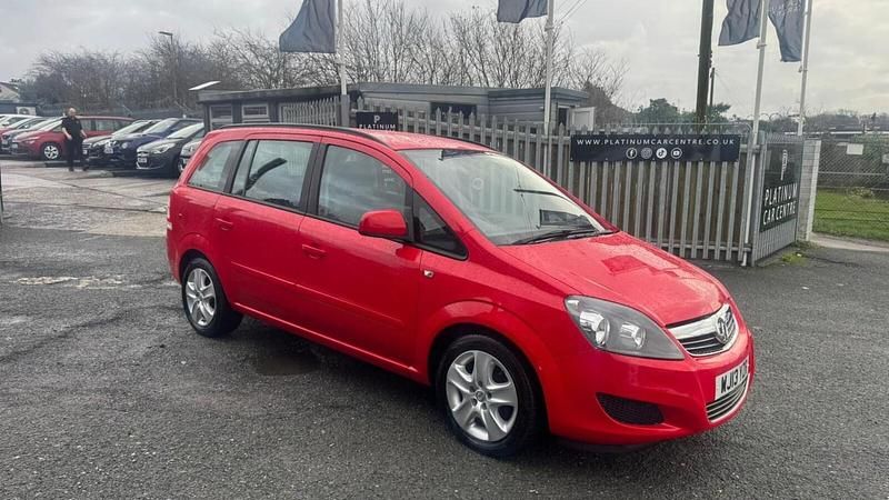 Used Vauxhall Zafira 115 HP (84 kW) 2013 Red MPV
