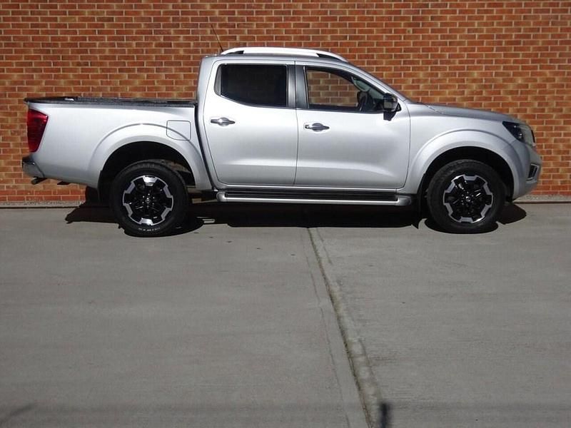 Used Nissan Navara Tekna 190 HP (139 kW) 2021 Silver Pickup