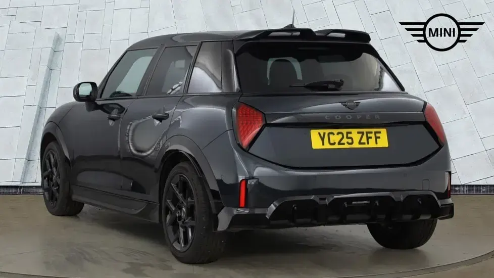 Begagnad Mini Cooper Hatch 113 kW (154 HK) 2025 Grå Halvkombi