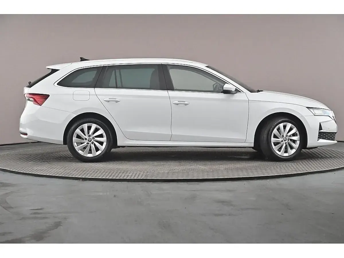 Used Skoda Octavia SE L 110 HP (80 kW) 2025 Moon white metallic Estate