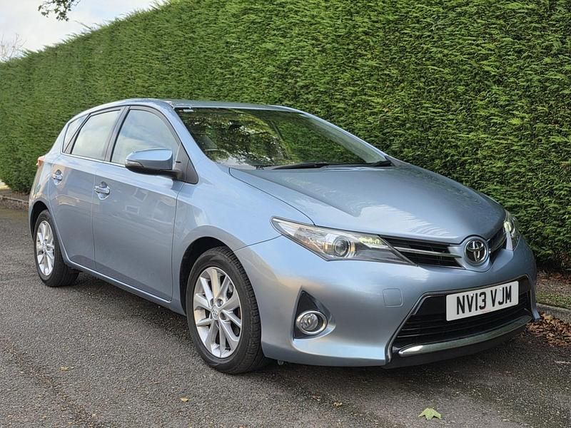 Blue Used 2013 Toyota Auris Hatchback | £4,150 (Good price) - Image 1/4
