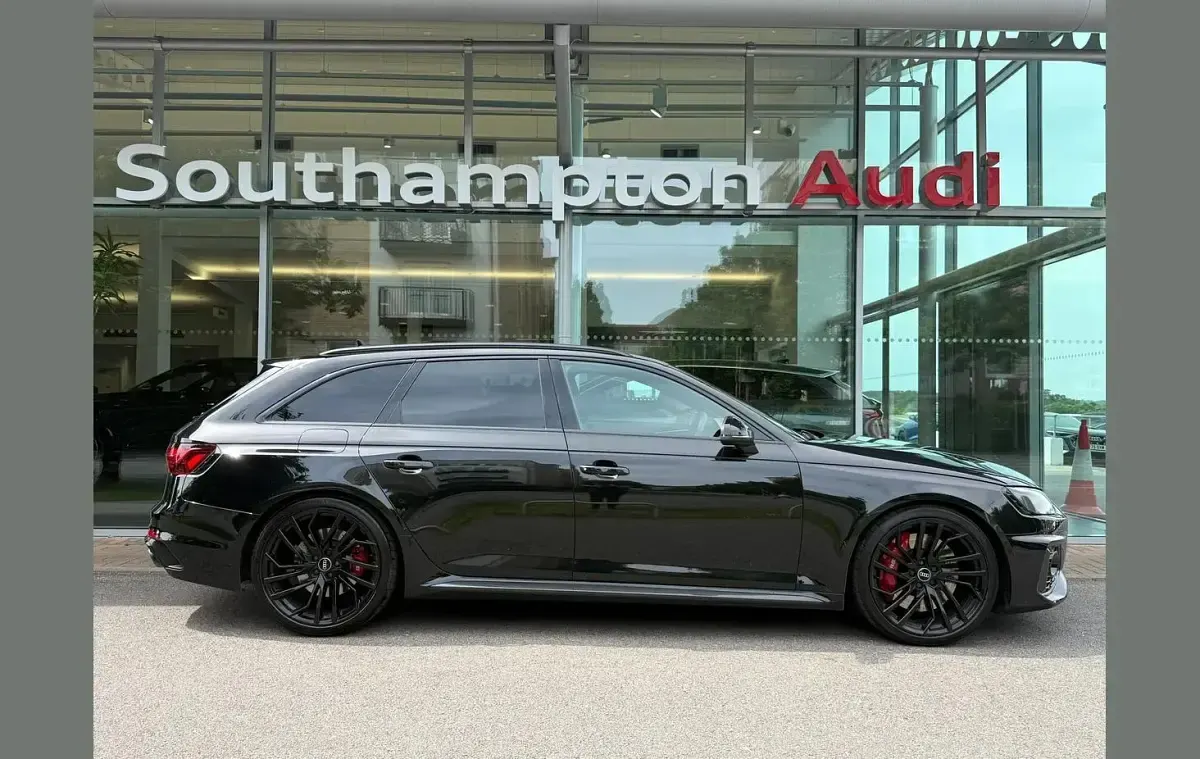 Used Audi RS4 Design 444 HP (326 kW) 2023 Black Estate
