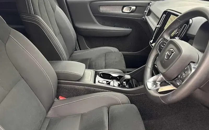 Used Volvo XC40 Plus 163 HP (119 kW) 2027 Silver SUV