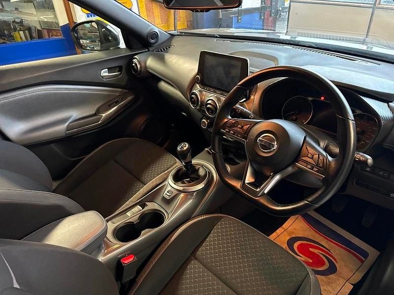 Used Nissan Juke N-Connecta 113 HP (83 kW) 2021 Grey SUV