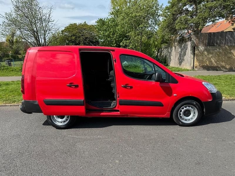 Second-hand Peugeot Partner 2017 Roșu
