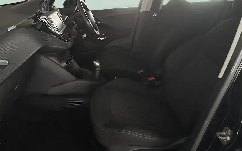 Used Peugeot 208 Signature Sky 82 HP (60 kW) 2019 Hatchback