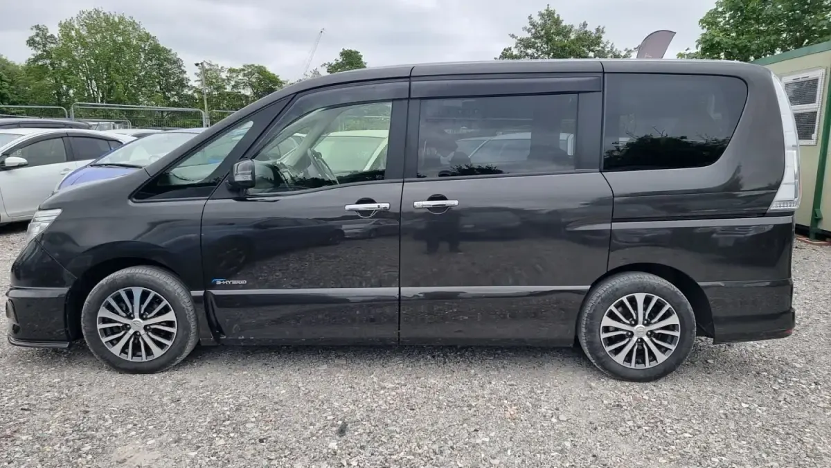 Begagnad Nissan Serena 2014 Brun Minibuss