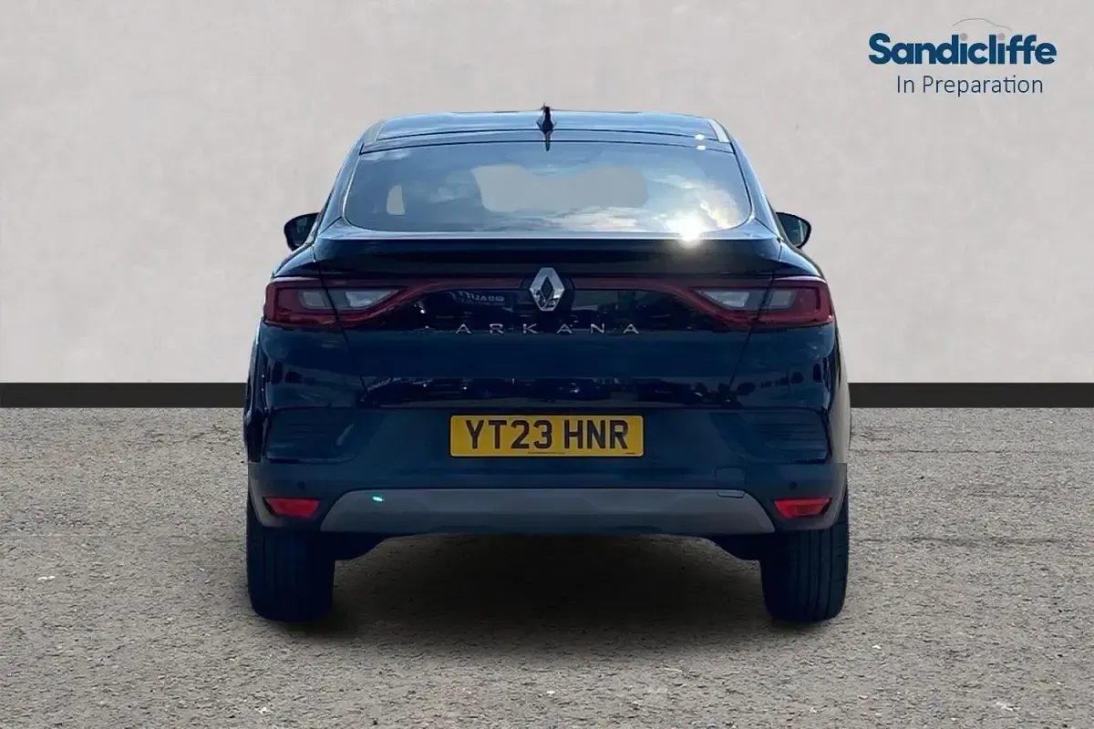 Begagnad Renault Arkana 150 HK (110 kW) 2023 Svart SUV