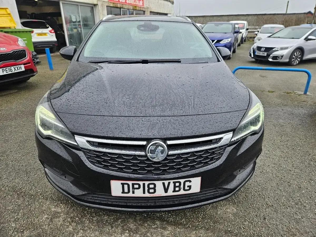 Used Vauxhall Astra SRi 136 HP (100 kW) 2018 Black Estate