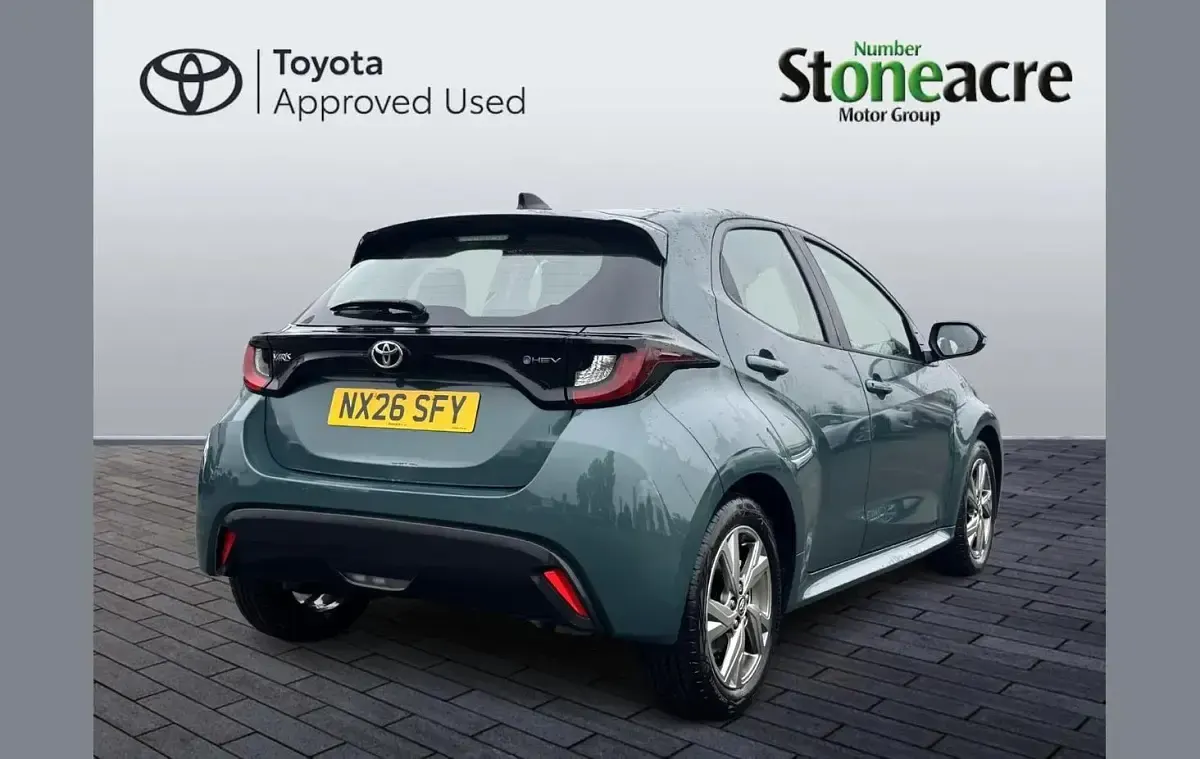 Used Toyota Yaris 113 HP (83 kW) 2026 Green Hatchback