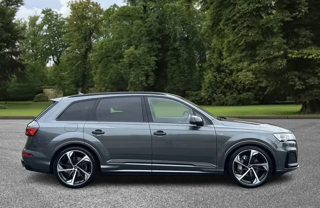 Usado Audi Q7 Black Edition 340 HP (250 kW) 2022 Cinzento SUV