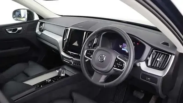 Usado Volvo XC60 Plus 250 HP (183 kW) 2024 Azul SUV