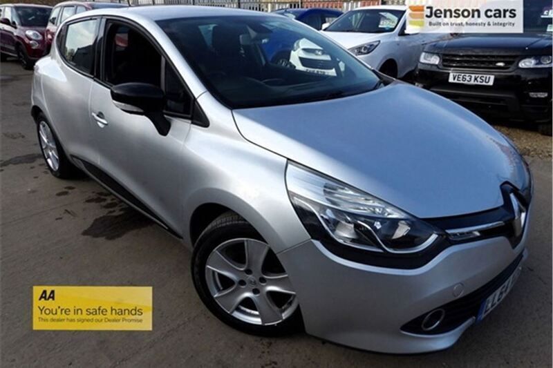 Silver Used 2015 Renault Clio IV Dynamique Hatchback | £5,990 (Good price) - Image 1/3