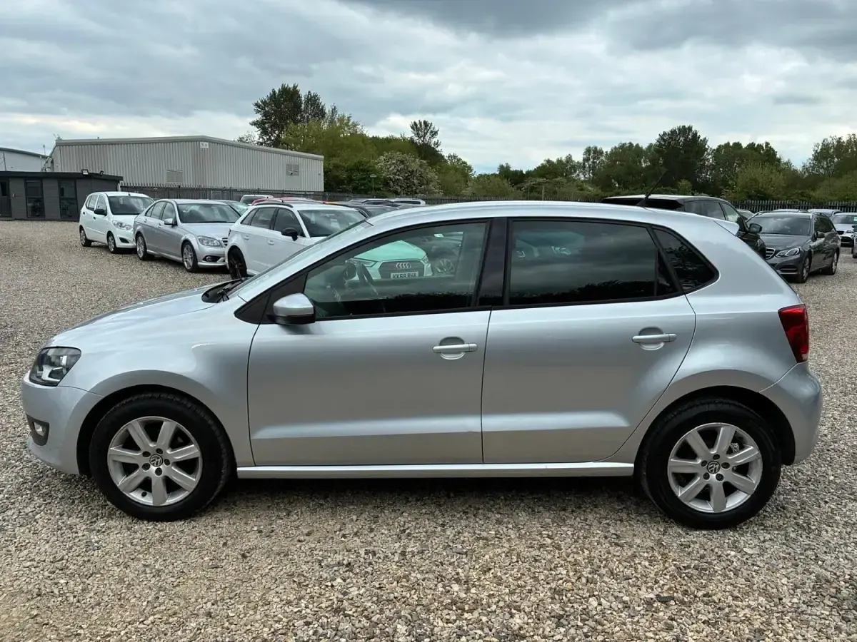 Begagnad VW Polo Match 2011 Silver Halvkombi