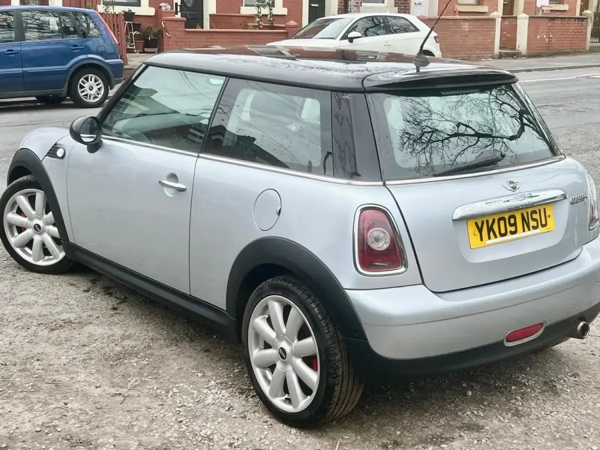 Usado Mini Cooper D Hatch 2009 Prateado Citadino