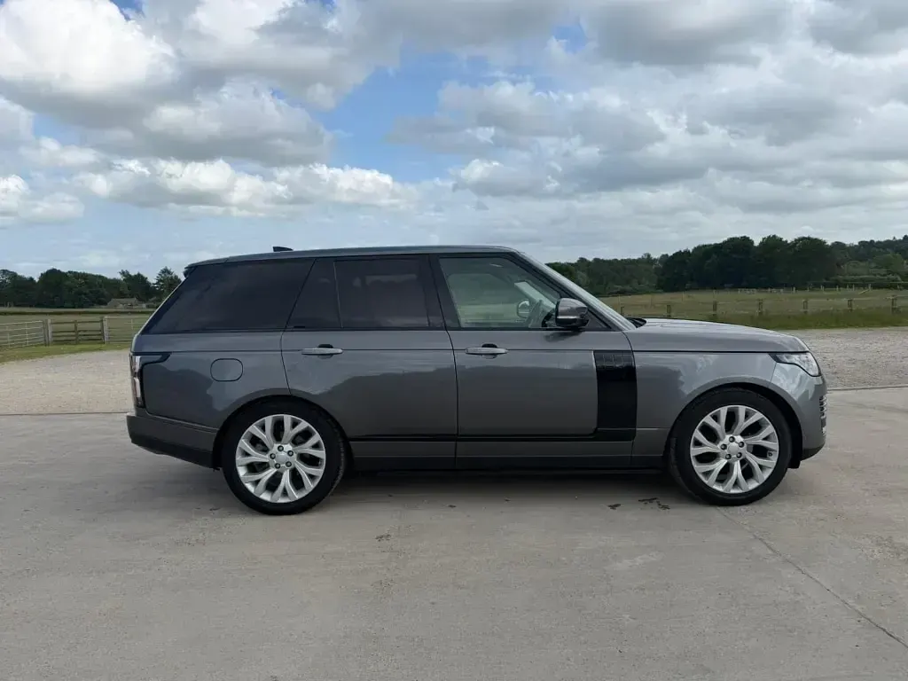Used Land Rover Range Rover Vogue SE 275 HP (202 kW) 2018 Grey SUV